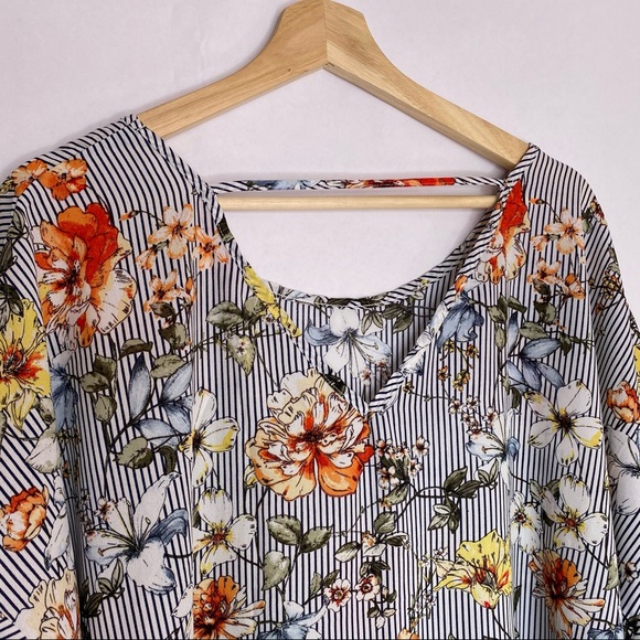 NWT In Every Story Floral Blouse Plus Size 5X - Picture 4 of 8